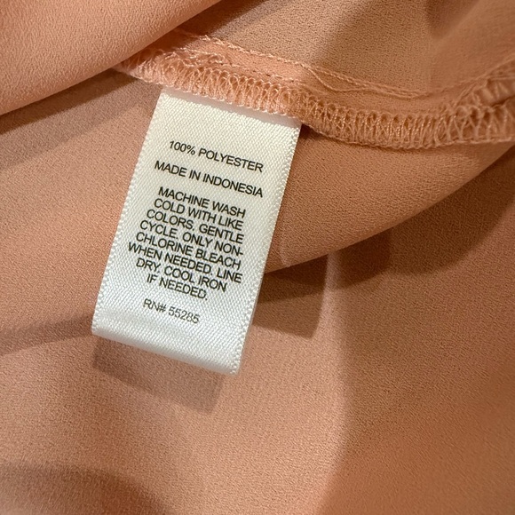 NWT Express Nude Chiffon High-Low Blouse – Size Small - Picture 4 of 4